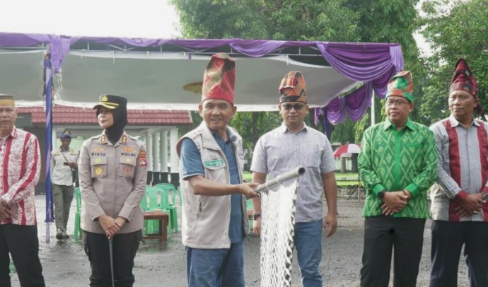 Wabup H. Ansori Lepas Karnaval Budaya Kearifan Lokal, HUT Kabupaten Sumbawa ke-67 Tampil Semarak dan Berwarna